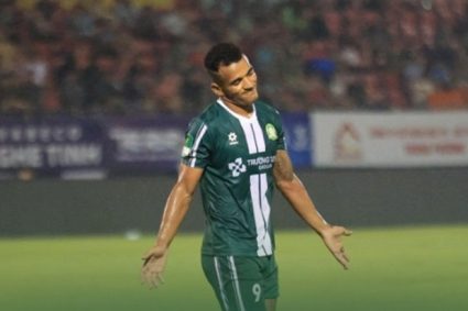 Công Phượng vắng mặt, Đồng Nai và Bắc Ninh chia điểm trong cơn mưa lớn