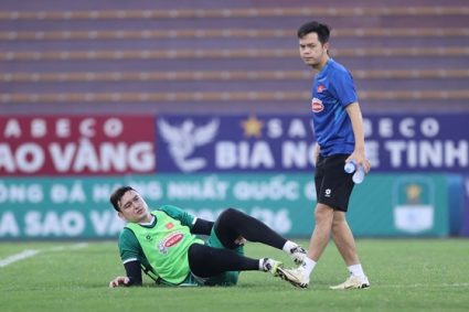 Đặng Văn Lâm chấn thương nhẹ khi tập cùng ĐT Việt Nam