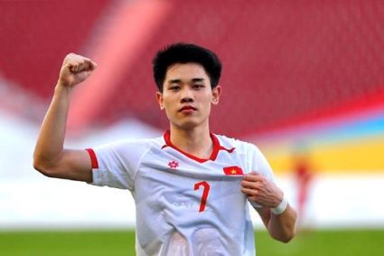 Đình Bắc tri ân SLNA, Quảng Nam, CAHN sau khi giành Quả bóng bạc 2025