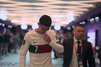 Hàng trăm nghìn người chia sẻ cảnh phim Ronaldo khóc trong đường hầm