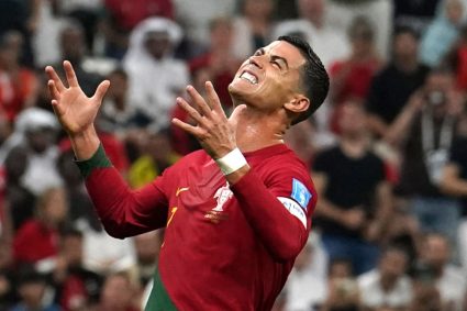 Hãy cứ ngả mũ trước Ronaldo