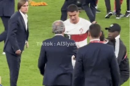 Khoảnh khắc gây tranh cãi của Ronaldo trong ngày chia tay World Cup