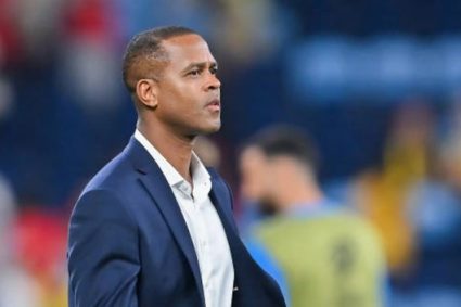 Kluivert bị chỉ trích vì không sử dụng Struick trong trận thua Nhật Bản