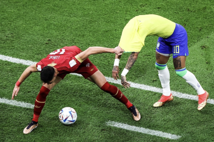 Lý do Neymar cởi áo trong trận nhưng không bị phạt thẻ vàng