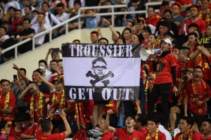 “Ông ta đang phá nát bóng đá Việt Nam”