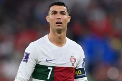 Ronaldo lập kỷ lục trong ngày rời World Cup