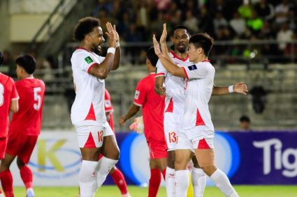 Thắng Lào, CĐV Việt Nam vẫn “chê” lối đá, réo tên Tiến Linh