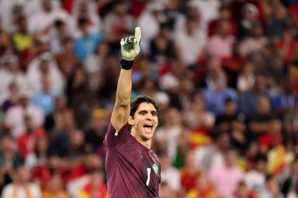 Thủ môn Morocco đi vào lịch sử World Cup