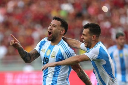 Venezuela 1-1 Argentina: Messi lặng im trong ngày chia điểm