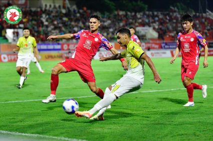 Á quân V-League lao dốc, bị điểm mặt trong cuộc đua trụ hạng