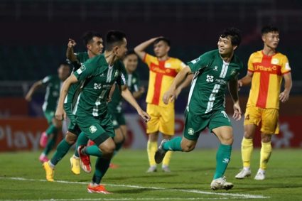 Công Phượng đăng tải hình ảnh ăn mừng chiến thắng của Bình Phước