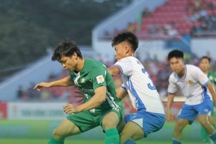 Công Phượng im tiếng, Bình Phước vẫn thắng ngược trên sân nhà