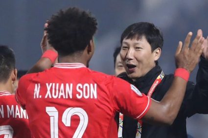 Đấu Thái Lan, ông Kim Sang-sik đã “hết bài”?