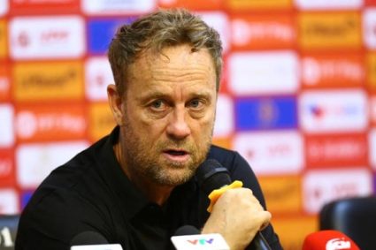 Nguyễn Filip mắc sai lầm, HLV Polking nói gì?