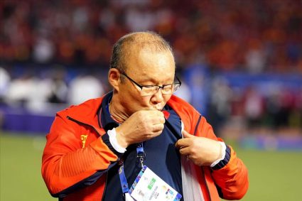 Thầy Park nhận vinh dự như Messi, Huỳnh Như chốt số áo