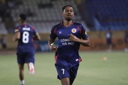 Thêm 1 cầu thủ chuẩn bị nhập tịch Việt Nam