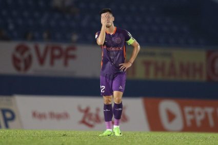 Tiến Linh tịt ngòi, Bình Dương chia điểm trước Quảng Nam