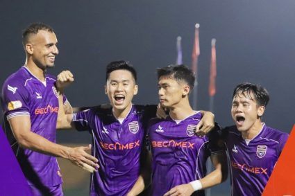 Tiến Linh “tịt ngòi”, Bình Dương vẫn ngược dòng ngoạn mục