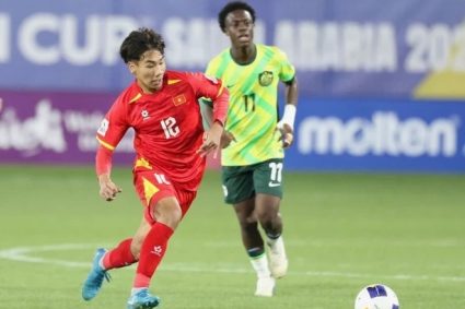 Tiền vệ U17 Việt Nam học được gì từ De Bruyne?