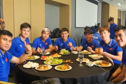 Tuyển Việt Nam đã hạ cánh xuống Philippines, làm ngay một việc