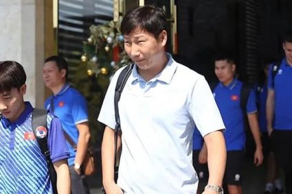 Tuyển Việt Nam về nước, rõ thái độ của ông Kim Sang-sik
