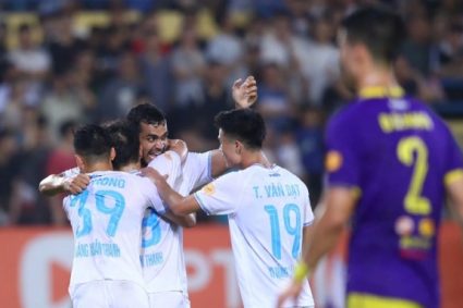 V-League 2024/25: Đua vô địch sắp hạ màn; Hai cuộc chiến khốc liệt